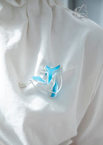 Load image into Gallery viewer, Mass Iceberg Brooch

